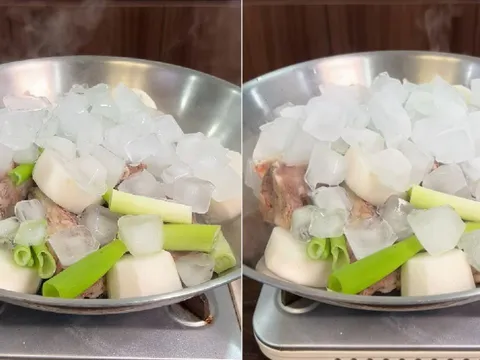 Tại sao khi nên thêm vài viên đá lạnh vào nồi nước hầm xương?