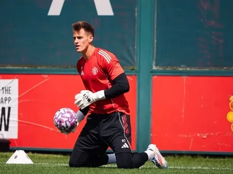 Đừng để Radek Vitek trở thành Matej Kovar thứ hai của Man Utd