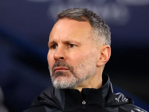 Ryan Giggs rũ bỏ ồn ào để sống lại thời hoàng kim cùng Man Utd