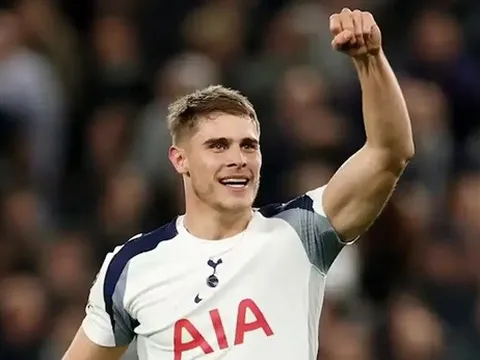 Saha tin Van de Ven là cú hích hoàn hảo cho MU