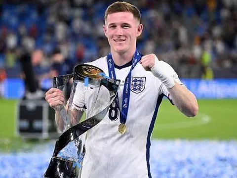 Man Utd nguy cơ ôm hận vụ Elliot Anderson vì "hiệu ứng Rodri"