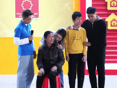 Vợ chồng Đình Tú – Ngọc Huyền đồng hành hỗ trợ 2 cô bé mồ côi ăn học đến hết lớp 12