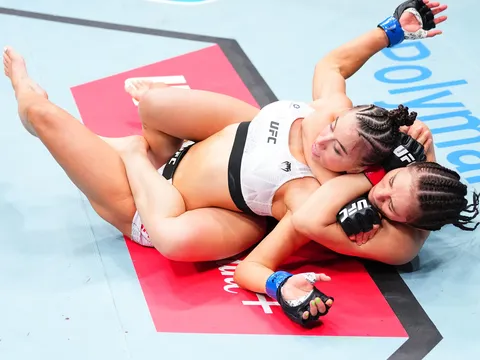 Alexa Grasso trở lại đầy ấn tượng: Hạ gục Maycee Barber ngay hiệp 1 bằng knock-out chớp nhoáng