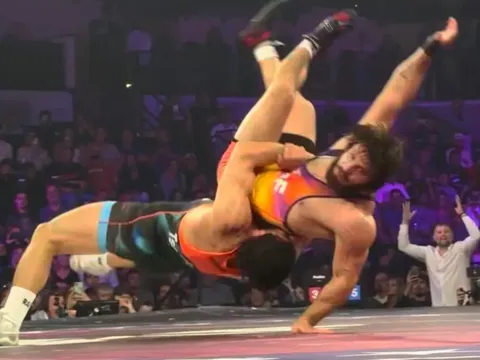 Arman Tsarukyan tung đòn vật 4 điểm ngoạn mục, gọi tên 'gã ba hoa' Colby Covington