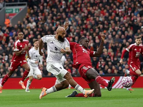 Vì Sky Sports, trận Man Utd đấu Liverpool phải đổi giờ