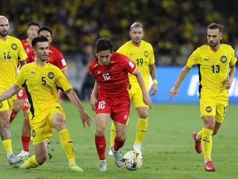 HLV Kim Sang-sik dùng hàng công cực mạnh để tiếp đón Malaysia