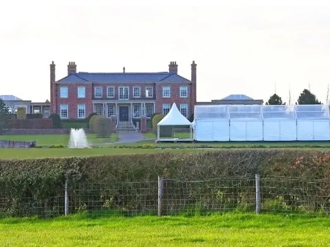 Wayne Rooney dựng rạp khổng lồ mừng sinh nhật vợ tại biệt thự riêng