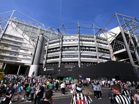 Tự bán sân nhà, Newcastle thoát lỗ gần 100 triệu bảng
