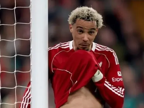 Liverpool đang tự bắn vào chân vì phung phí cơ hội