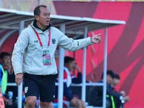 HLV U23 Thái Lan xin lỗi người hâm mộ vì lỡ ngôi vô địch