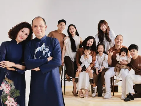 Cặp đôi đông con nhất VFC: Từng nợ nần đầm đìa đến bờ vực ly hôn, nay gia đình "tam đại đồng đường" đẹp như mơ