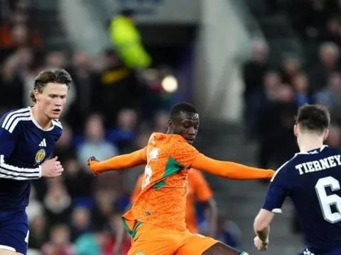 Pepe trừng phạt hàng công vô duyên của tuyển Scotland