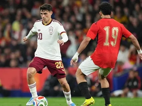 Tây Ban Nha bế tắc trong ngày thủ thành Ai Cập thăng hoa