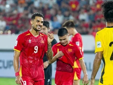 Điểm tin Bóng đá Việt Nam 1/4: Ông Kim Sang-sik chốt Hoàng Hên đá tiền đạo; HLV Malaysia nhận thua Việt Nam