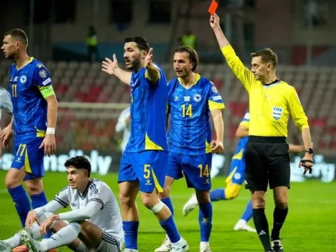 5 lý do khiến Ý thất bại trước Bosnia: Thẻ đỏ tai hại; Moise Kean phung phí cơ hội