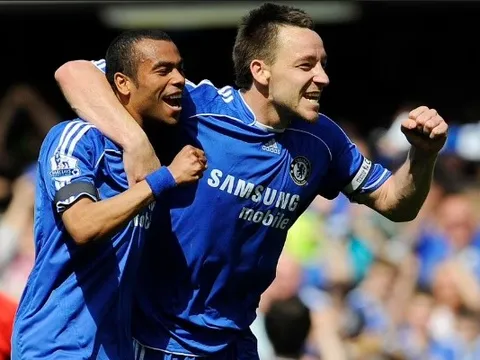 Ashley Cole muốn đưa John Terry về làm trợ lý tại Cesena