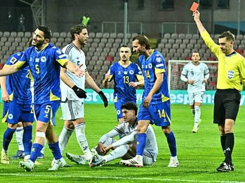 "Nhành sậy" Gravina và sự sụp đổ của đế chế bóng đá Ý