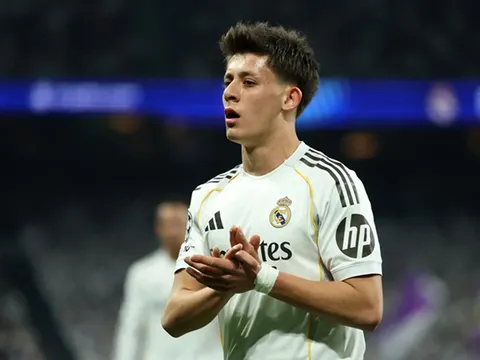 3 đại gia Ngoại hạng Anh vây hãm báu vật của Real Madrid