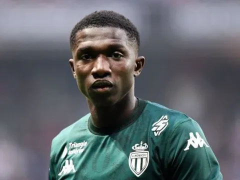 Vì sao Chelsea và Liverpool khao khát Lamine Camara?