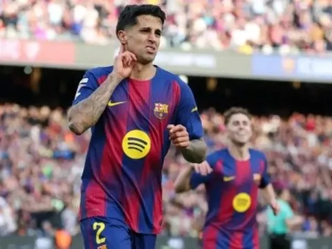 Joao Cancelo muốn rời Barcelona để trở lại Benfica