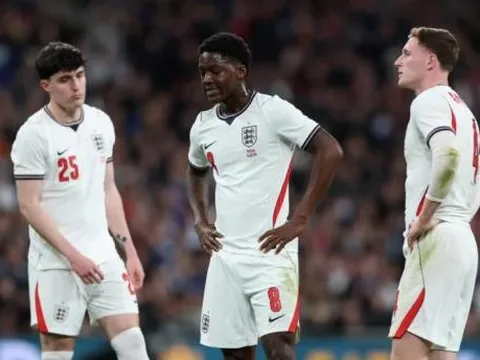 Xem Mainoo đá cặp Anderson ở tuyển Anh, Man Utd nửa mừng nửa lo