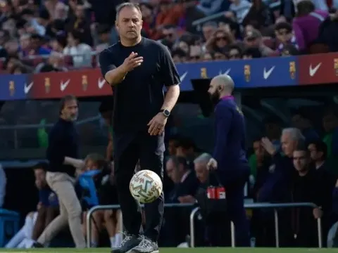 Hai tháng định đoạt thành bại của Hansi Flick tại Barcelona