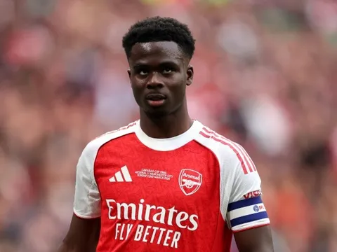 Rooney chỉ rõ lý do Saka đánh mất phong độ ở Arsenal