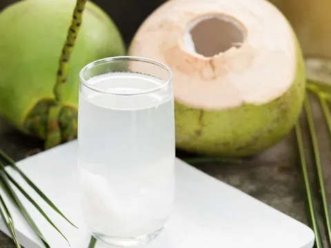 4 khung giờ uống nước dừa tốt cho sức khỏe