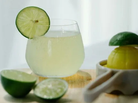 Mỗi sáng uống một cốc nước chanh, sau 2 tuần, cơ thể có 5 thay đổi tuyệt vời