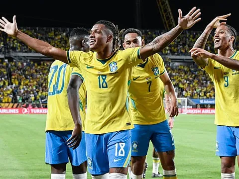 Brazil hạ Croatia sau 10 phút cuối điên rồ