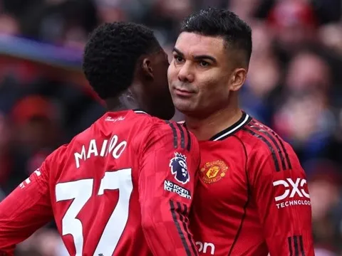 Casemiro xúc động vì tình cảm của người hâm mộ Man Utd