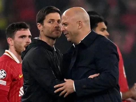 Huyền thoại John Barnes phản đối Liverpool bổ nhiệm Xabi Alonso