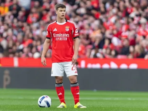 Vì sao Man Utd xem giò Samuel Dahl đến mười lần?