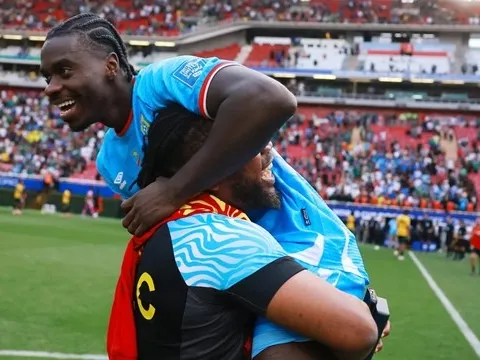 Dàn sao Man Utd chúc mừng Axel Tuanzebe lập kỳ tích World Cup