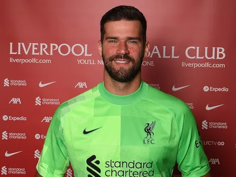 Ủng hộ Liverpool giữ Alisson, cựu danh thủ nghi ngờ Mamardashvili