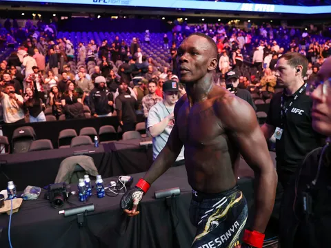 Đế chế sụp đổ: Israel Adesanya lần đầu văng khỏi Top 10 hạng trung sau chuỗi 4 trận thua