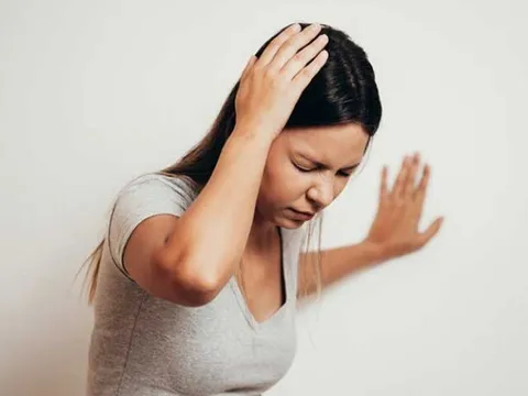 Đau đầu, chóng mặt thoáng qua vài phút rồi khỏi, dấu hiệu tưởng “bệnh xoàng” nhưng tiềm ẩn nhiều nguy cơ