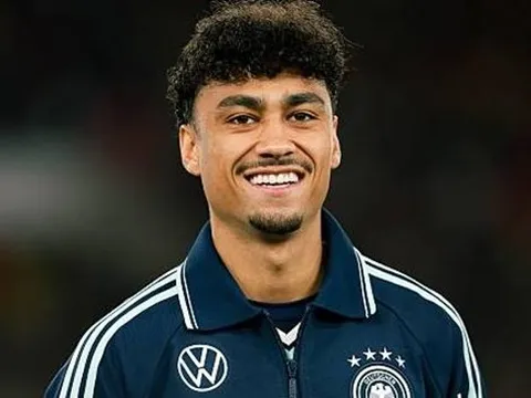 Arsenal quyết giành Nathaniel Brown từ Bundesliga