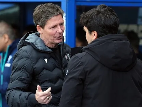 Andoni Iraola từ chối Crystal Palace