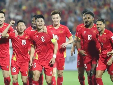 Việt Nam và Thái Lan cùng lọt Top 100 FIFA sau 20 năm