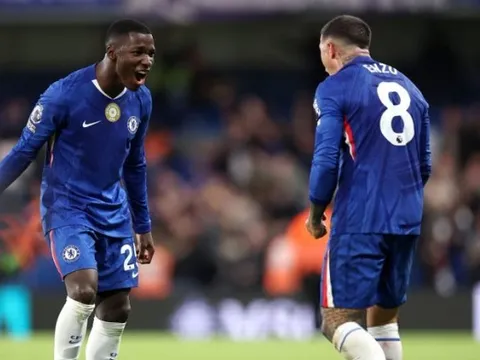Paul Merson yêu cầu Chelsea đưa Enzo, Caicedo trở lại