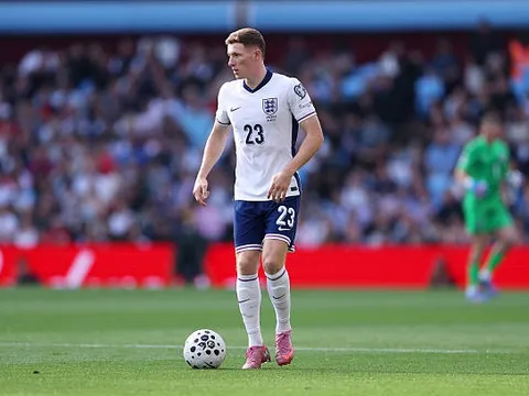 Cuộc chiến chuyển nhượng không hồi kết ở Manchester