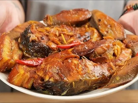 Vò nắm lá này rồi thả vào nồi, kho cá không tanh, chắc thịt, thơm ngon đậm đà