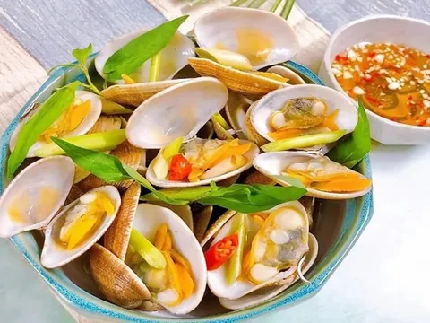 Từ món bình dân đến đặc sản được săn đón: Người du lịch biển miền Trung chỉ chờ thưởng thức