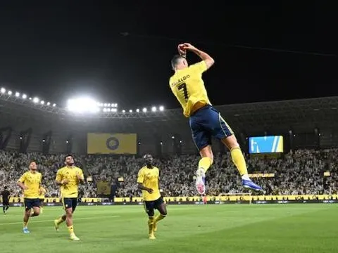 Ronaldo tỏa sáng ngày tái xuất giúp Al-Nassr đại thắng 5-2