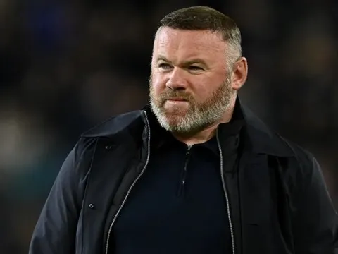 Rooney sẵn sàng bỏ lương 400 nghìn bảng để trở lại cầm quân