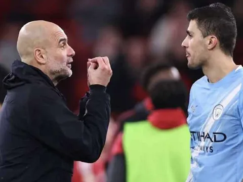 Không phạt như Chelsea, Pep để ngỏ khả năng bán Rodri