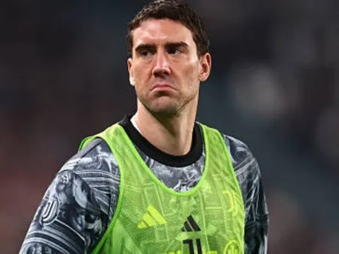 Vlahovic hy sinh thu nhập khủng để gắn bó với Juventus