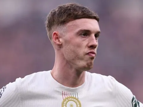 Joe Cole lo Chelsea mất Cole Palmer vào tay MU