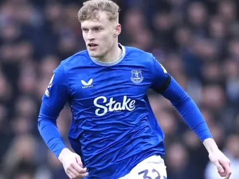 Được MU liên hệ, trung vệ Branthwaite hào hứng gia nhập